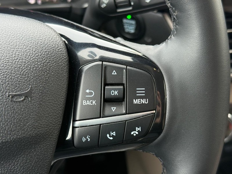 Ford Escape Vehicle Full-screen Gallery Image 16