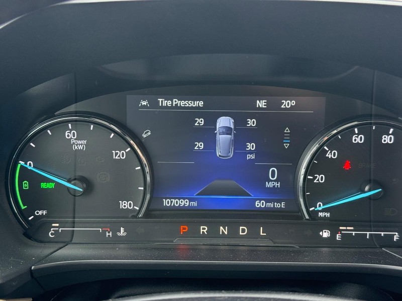 Ford Escape Vehicle Full-screen Gallery Image 17