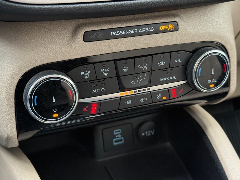 Ford Escape Vehicle Full-screen Gallery Image 19