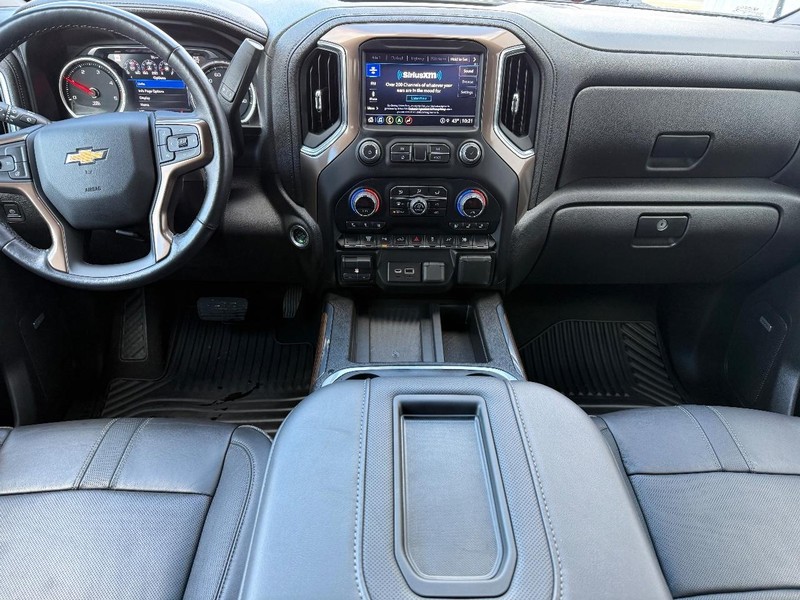 Chevrolet Silverado 2500HD Vehicle Full-screen Gallery Image 10