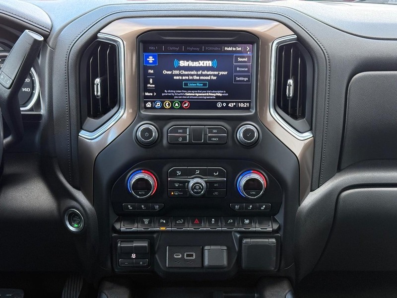 Chevrolet Silverado 2500HD Vehicle Full-screen Gallery Image 11