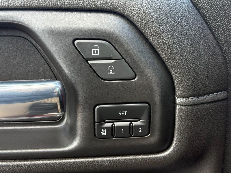 Chevrolet Silverado 2500HD Vehicle Full-screen Gallery Image 14