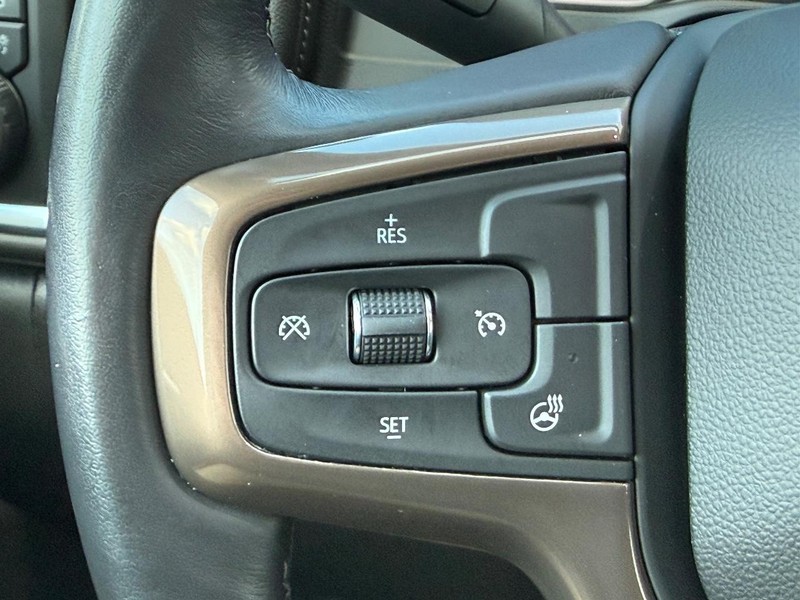 Chevrolet Silverado 2500HD Vehicle Full-screen Gallery Image 15