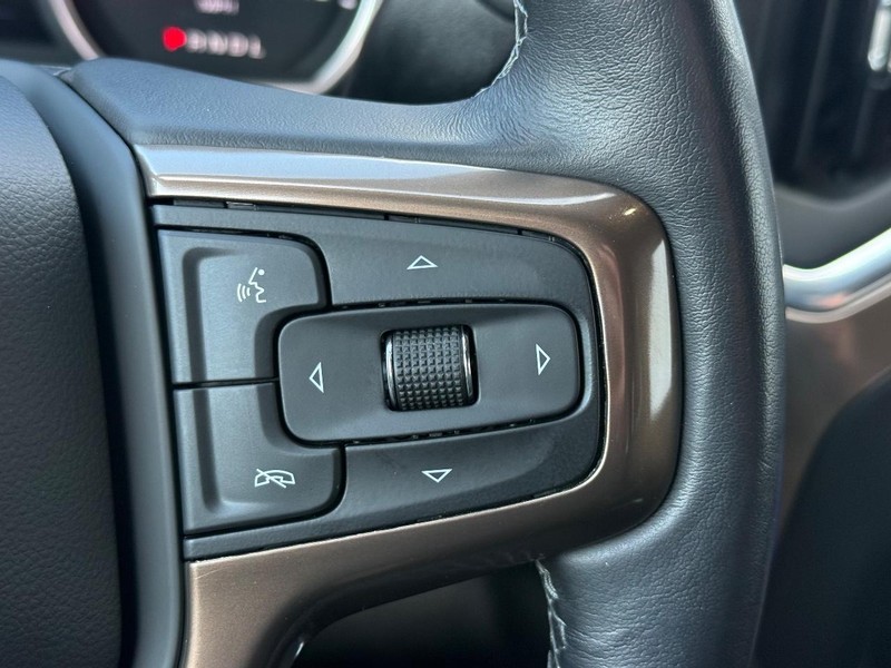 Chevrolet Silverado 2500HD Vehicle Full-screen Gallery Image 16