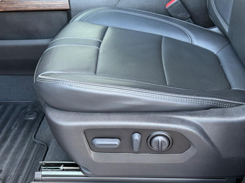 Chevrolet Silverado 2500HD Vehicle Full-screen Gallery Image 21