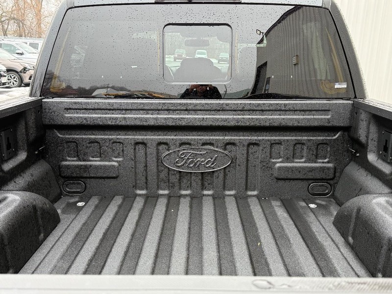 Ford F-150 Vehicle Full-screen Gallery Image 5