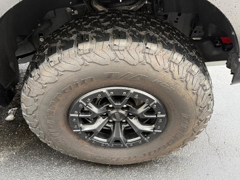 Ford F-150 Vehicle Full-screen Gallery Image 7