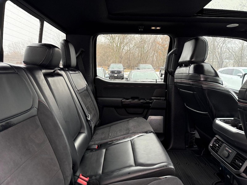 Ford F-150 Vehicle Full-screen Gallery Image 9