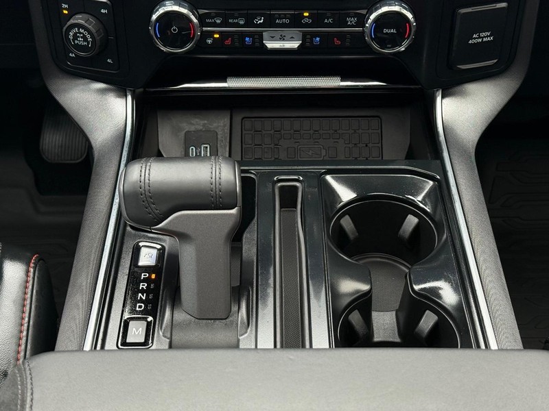 Ford F-150 Vehicle Full-screen Gallery Image 12