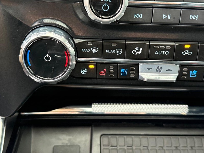 Ford F-150 Vehicle Full-screen Gallery Image 19