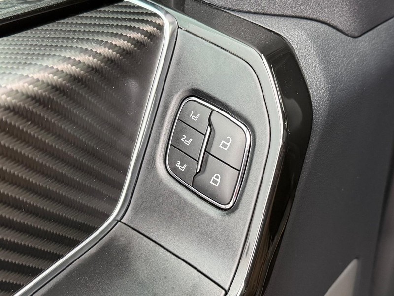 Ford F-150 Vehicle Full-screen Gallery Image 20