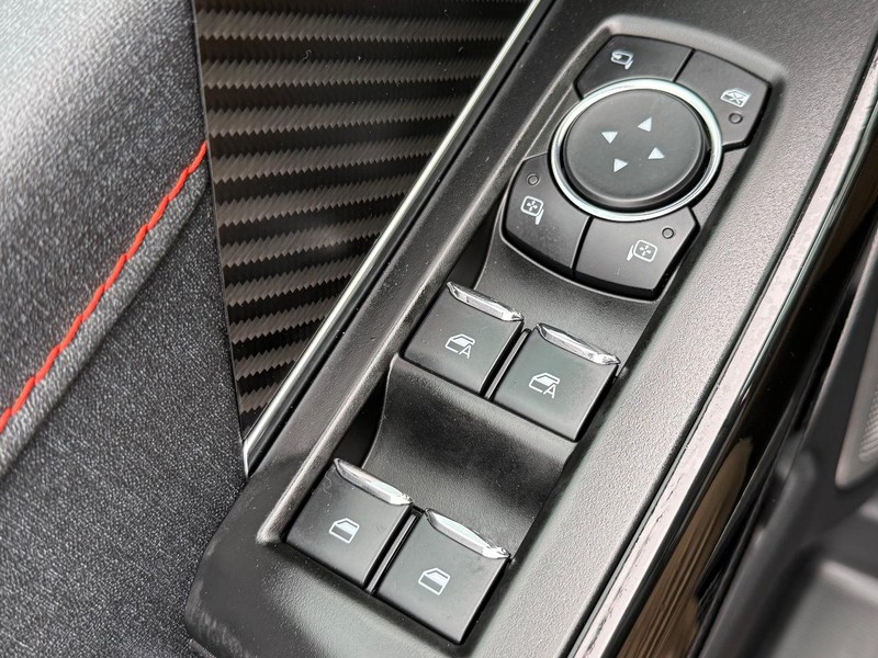 Ford F-150 Vehicle Full-screen Gallery Image 21