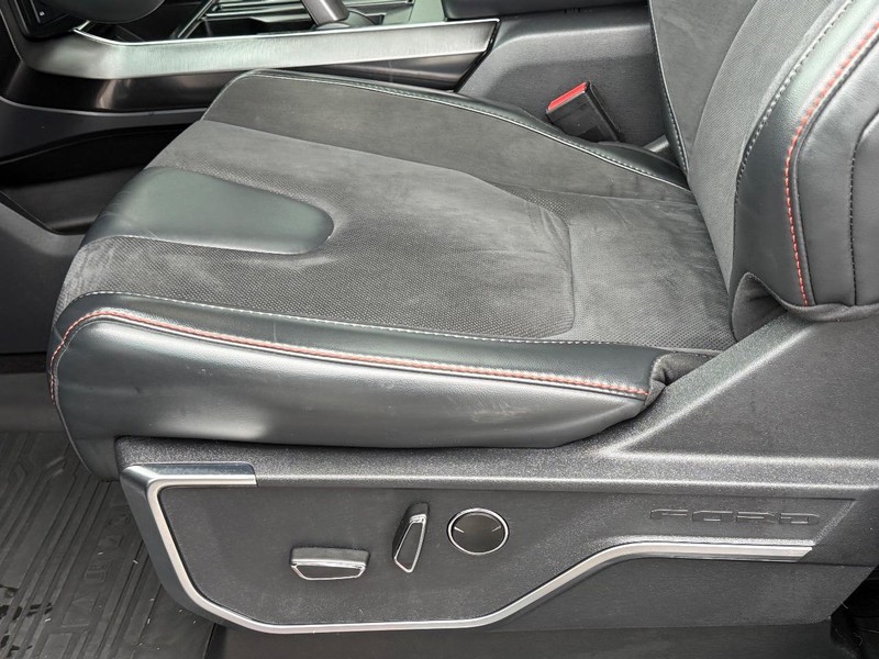 Ford F-150 Vehicle Full-screen Gallery Image 22