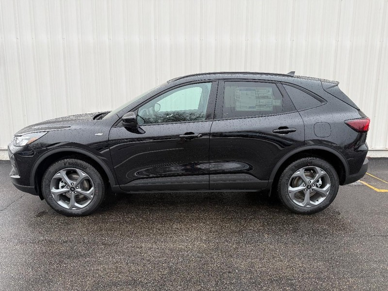 Ford Escape Vehicle Full-screen Gallery Image 3