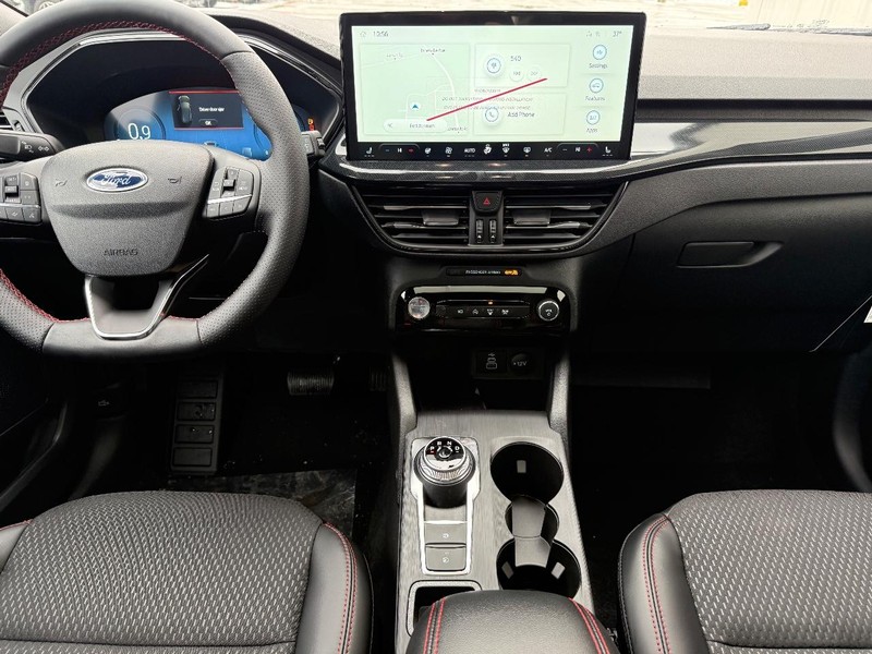 Ford Escape Vehicle Full-screen Gallery Image 6