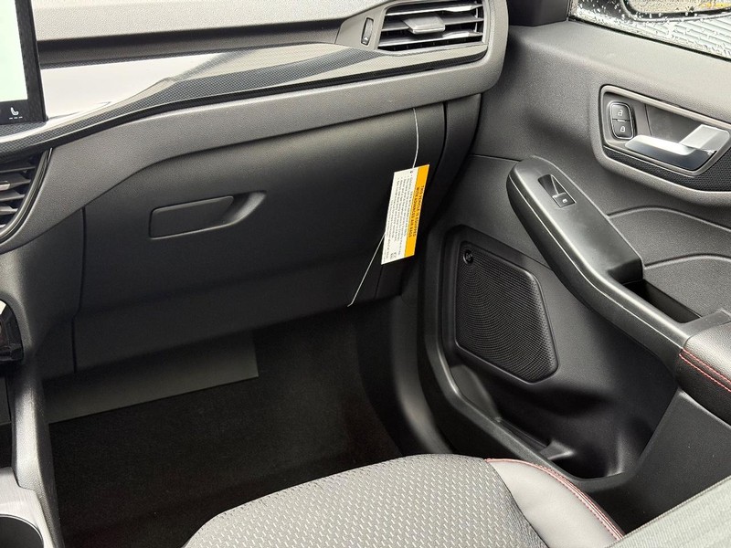 Ford Escape Vehicle Full-screen Gallery Image 10