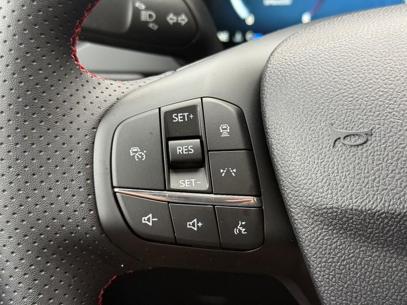 Ford Escape Vehicle Full-screen Gallery Image 12