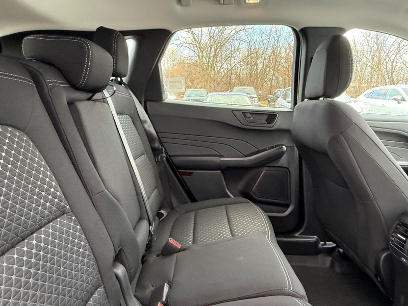 Ford Escape Vehicle Full-screen Gallery Image 5