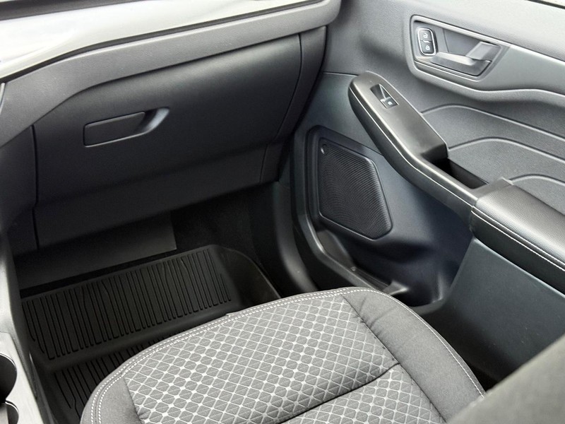 Ford Escape Vehicle Full-screen Gallery Image 10