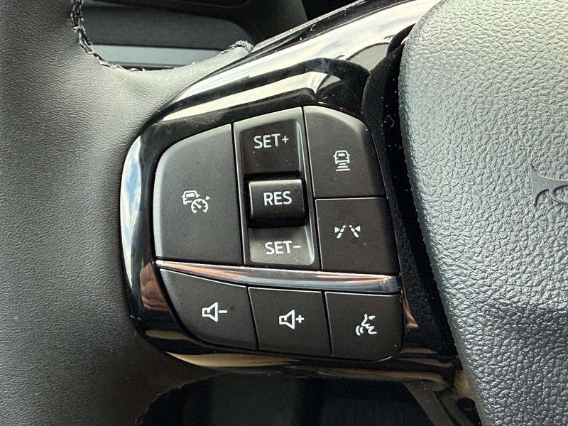 Ford Escape Vehicle Full-screen Gallery Image 11