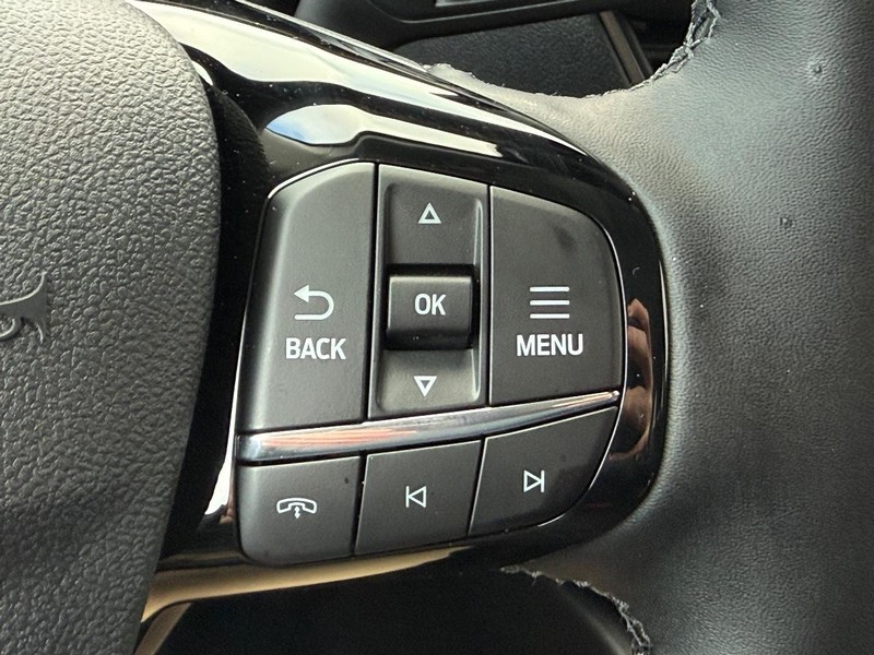 Ford Escape Vehicle Full-screen Gallery Image 12