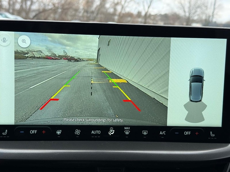 Ford Escape Vehicle Full-screen Gallery Image 13