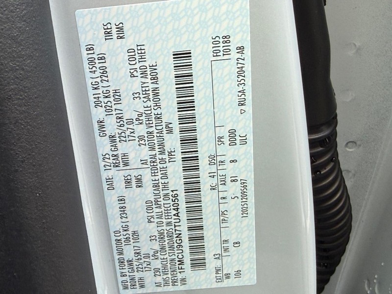 Ford Escape Vehicle Full-screen Gallery Image 17