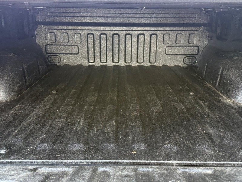 Ford F-150 Vehicle Full-screen Gallery Image 5