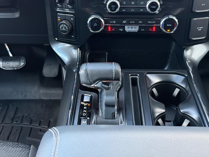 Ford F-150 Vehicle Full-screen Gallery Image 12