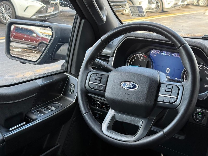 Ford F-150 Vehicle Full-screen Gallery Image 13