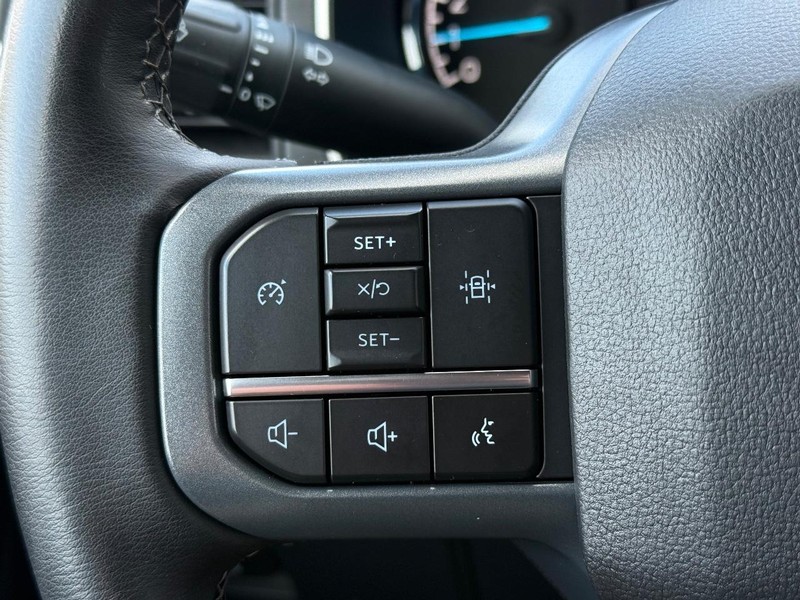 Ford F-150 Vehicle Full-screen Gallery Image 15