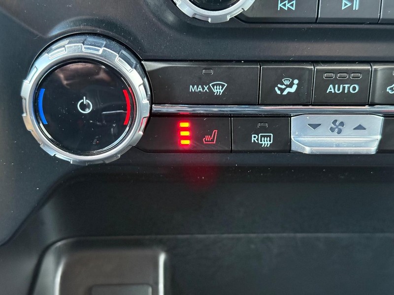 Ford F-150 Vehicle Full-screen Gallery Image 19