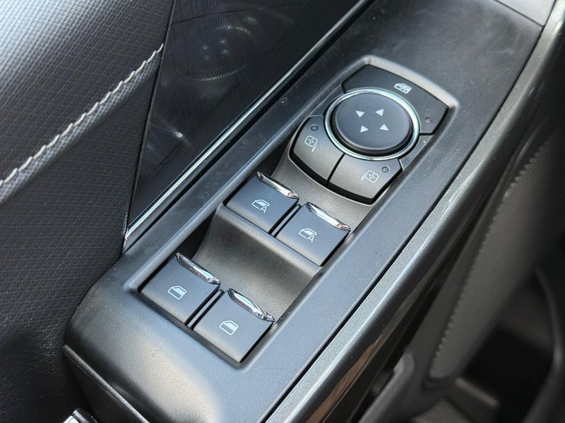 Ford F-150 Vehicle Full-screen Gallery Image 20