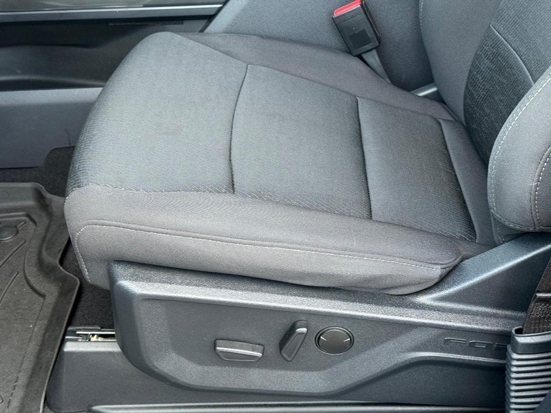 Ford F-150 Vehicle Full-screen Gallery Image 21