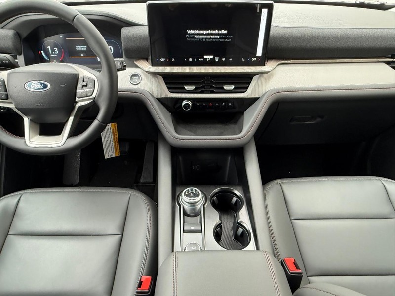 Ford Explorer Vehicle Full-screen Gallery Image 7