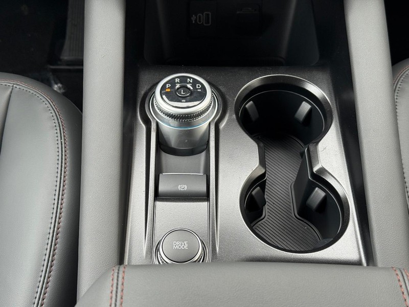 Ford Explorer Vehicle Full-screen Gallery Image 10