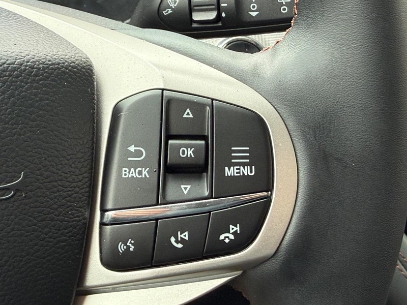 Ford Explorer Vehicle Full-screen Gallery Image 13