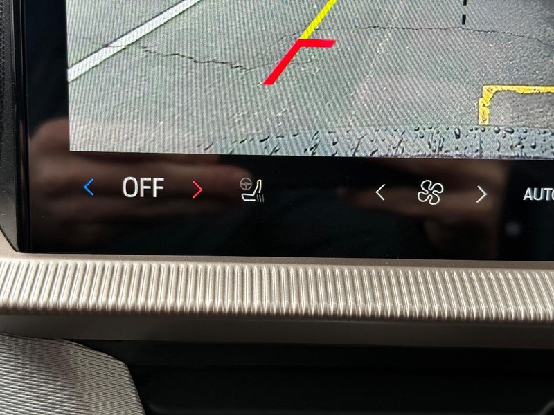 Ford Explorer Vehicle Full-screen Gallery Image 15