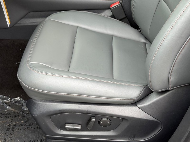 Ford Explorer Vehicle Full-screen Gallery Image 17