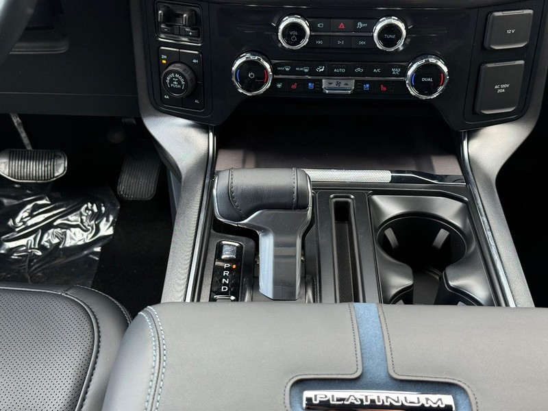 Ford F-150 Vehicle Full-screen Gallery Image 8