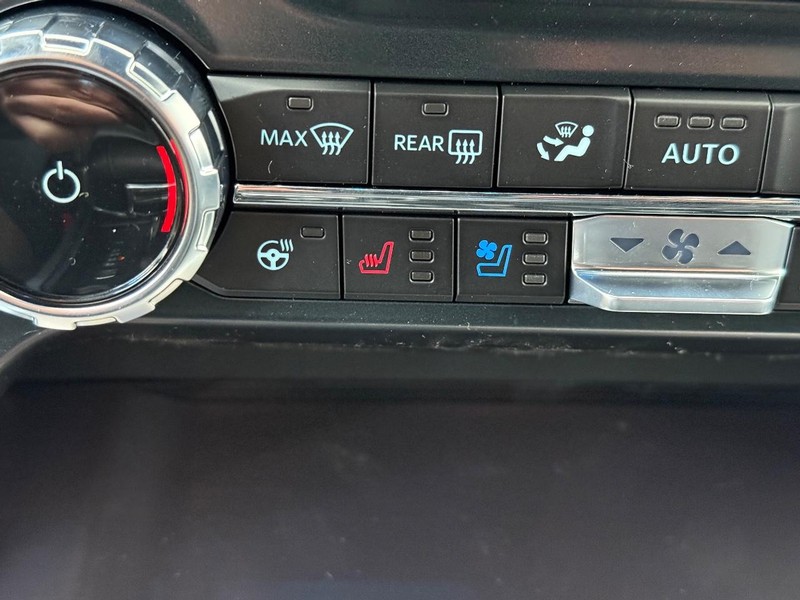 Ford F-150 Vehicle Full-screen Gallery Image 15