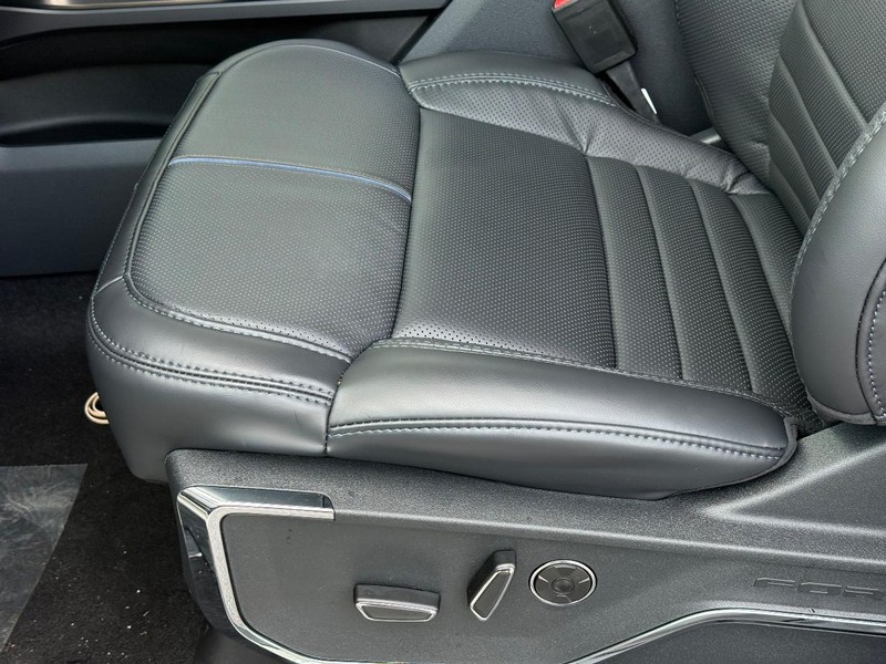 Ford F-150 Vehicle Full-screen Gallery Image 17