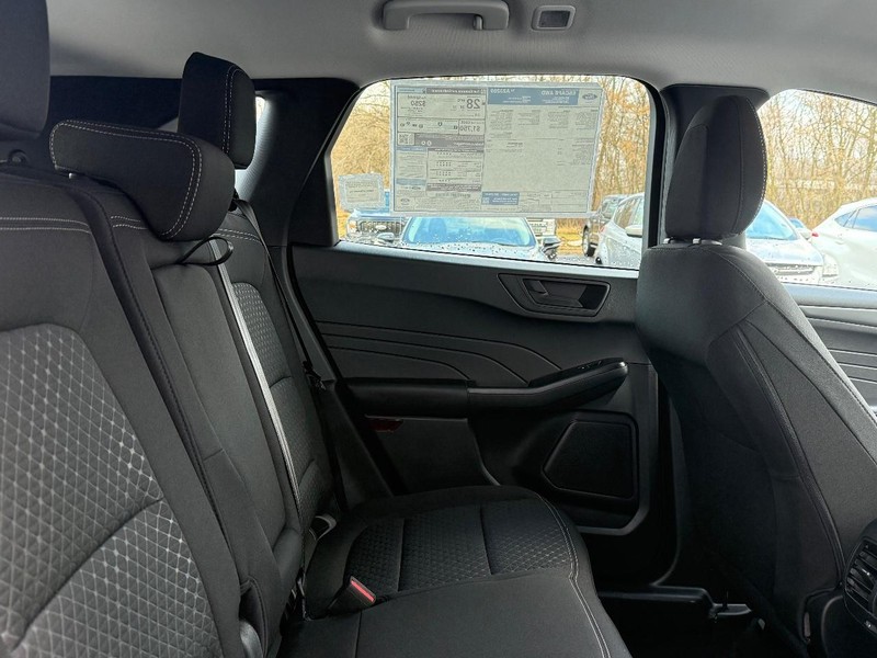 Ford Escape Vehicle Full-screen Gallery Image 5