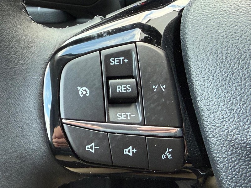 Ford Escape Vehicle Full-screen Gallery Image 11