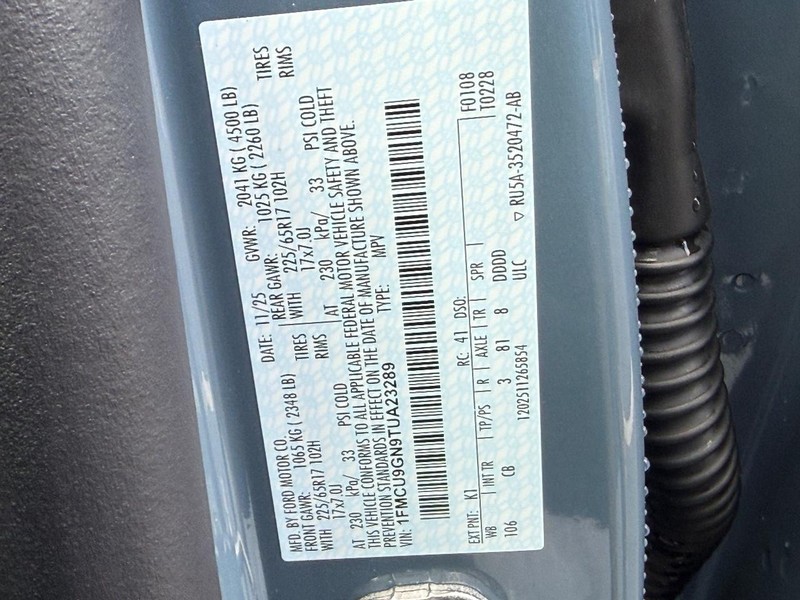 Ford Escape Vehicle Full-screen Gallery Image 18