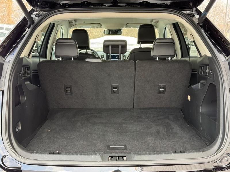 Ford Edge Vehicle Full-screen Gallery Image 05