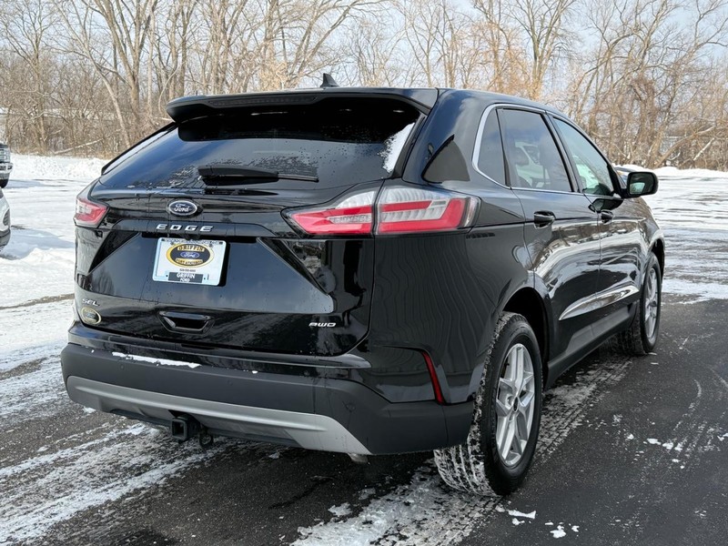 Ford Edge Vehicle Full-screen Gallery Image 06