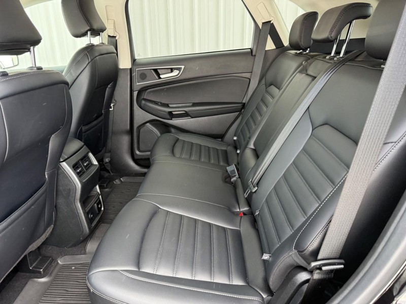 Ford Edge Vehicle Full-screen Gallery Image 09