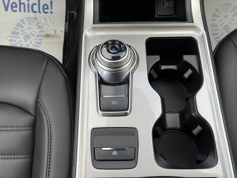 Ford Edge Vehicle Full-screen Gallery Image 12