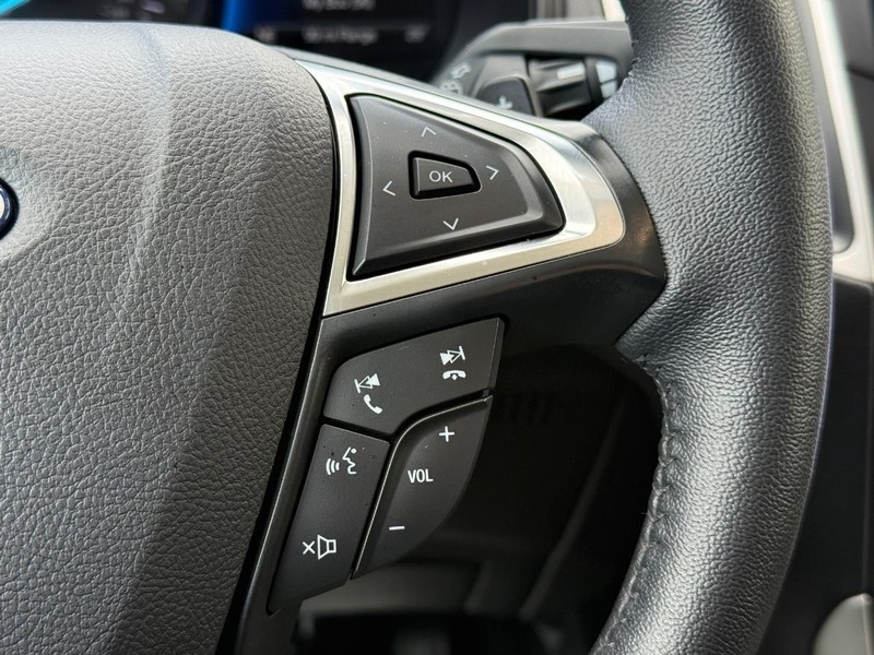 Ford Edge Vehicle Full-screen Gallery Image 16